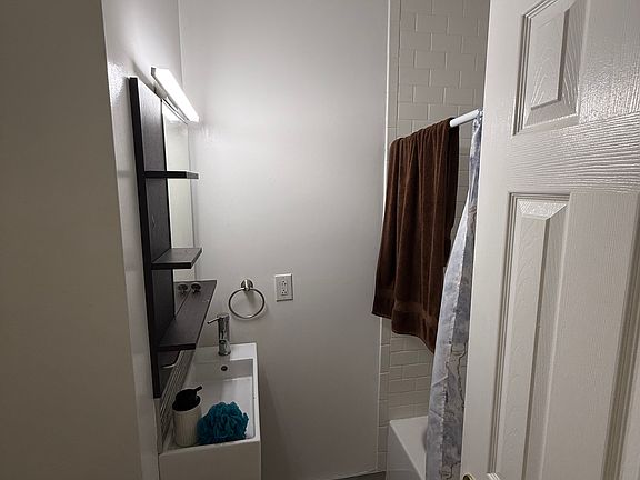 4th image of 2905 30th St SE APT 3