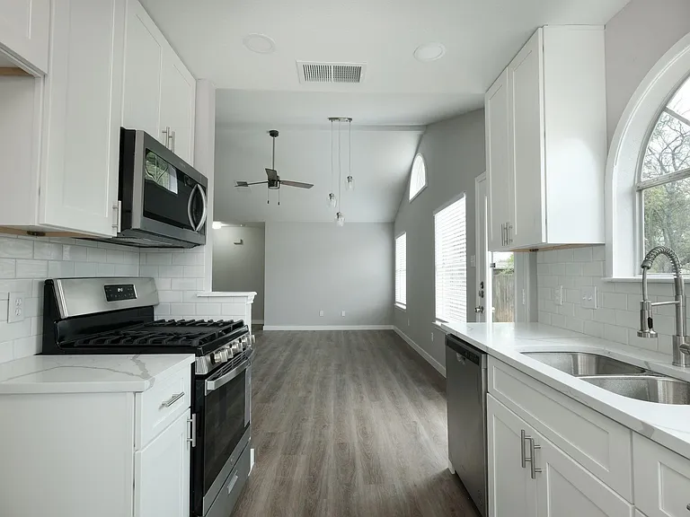 1301 Black Cherry Dr — Photo 8