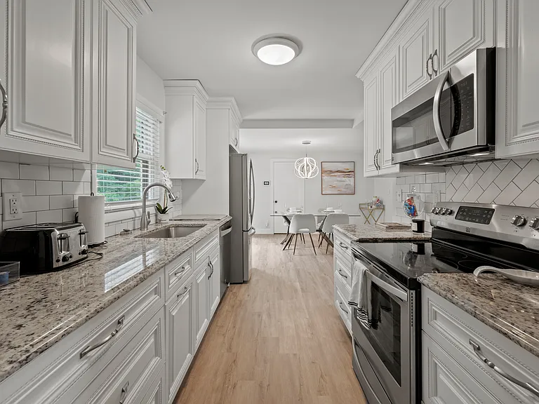 3031 Highland Dr SE — Photo 10