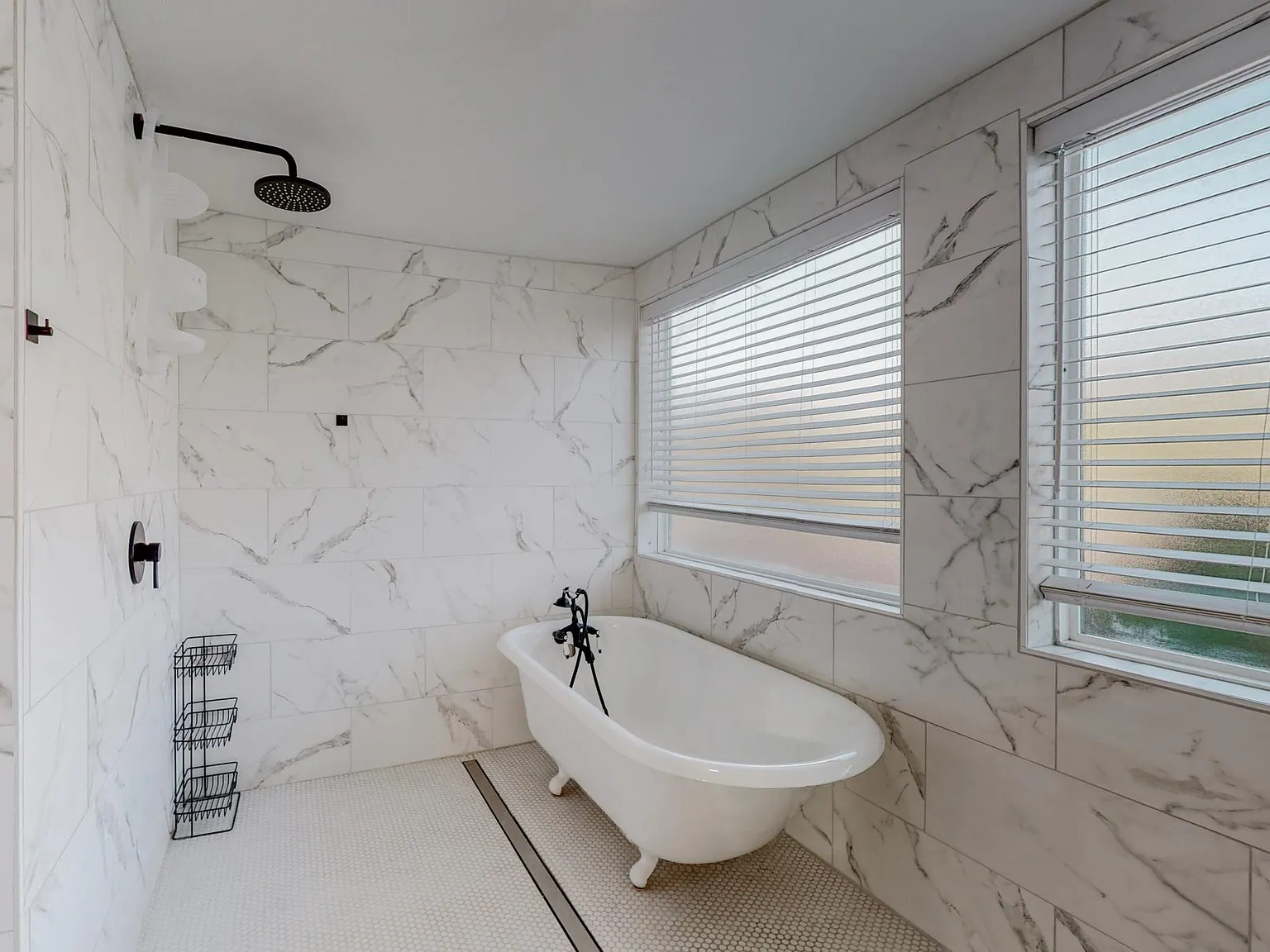 2 bed, 1000 sqft, $2,400 — Photo 1