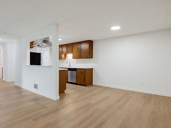 4th image of 3025 NE 137th St APT 301