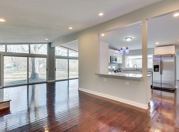 3rd image of 20425 Greenwood Dr