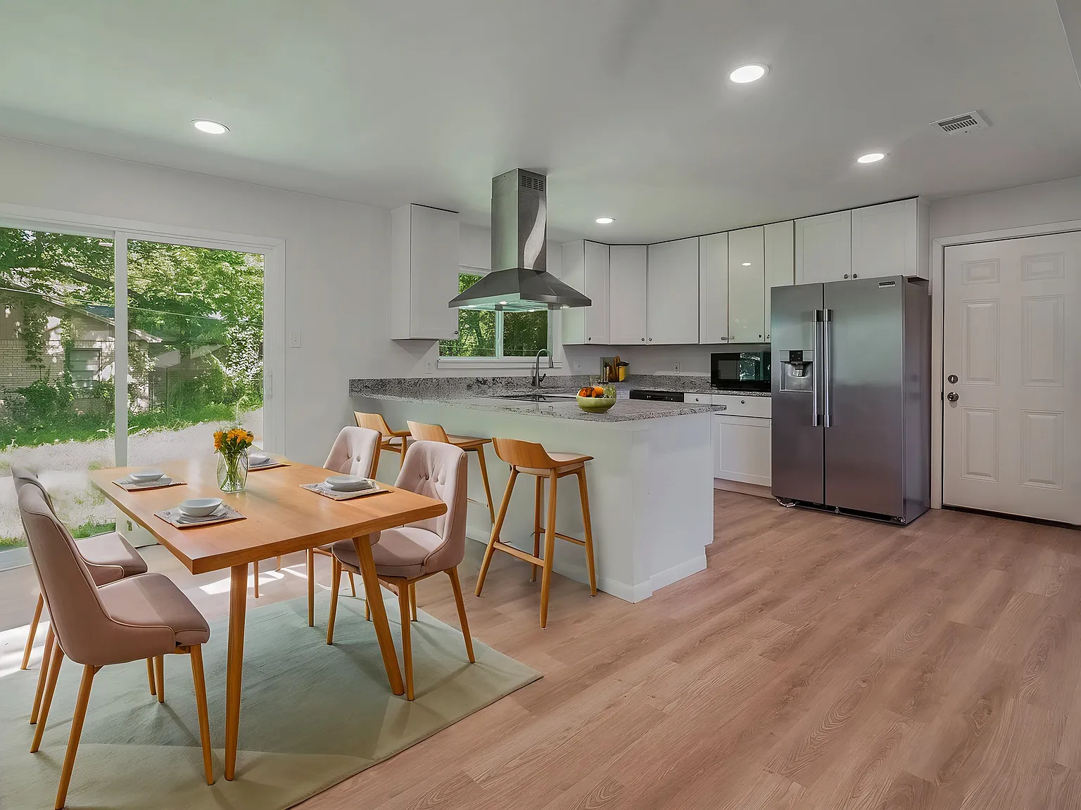 3 bed, 2211 sqft, $2,300 — Photo 1