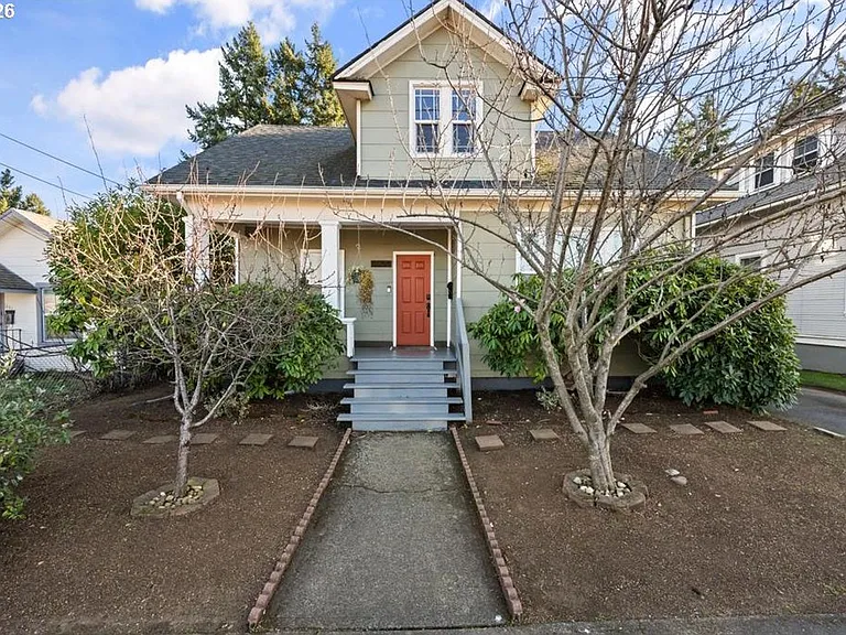 6059 NE Willow St — Photo 1