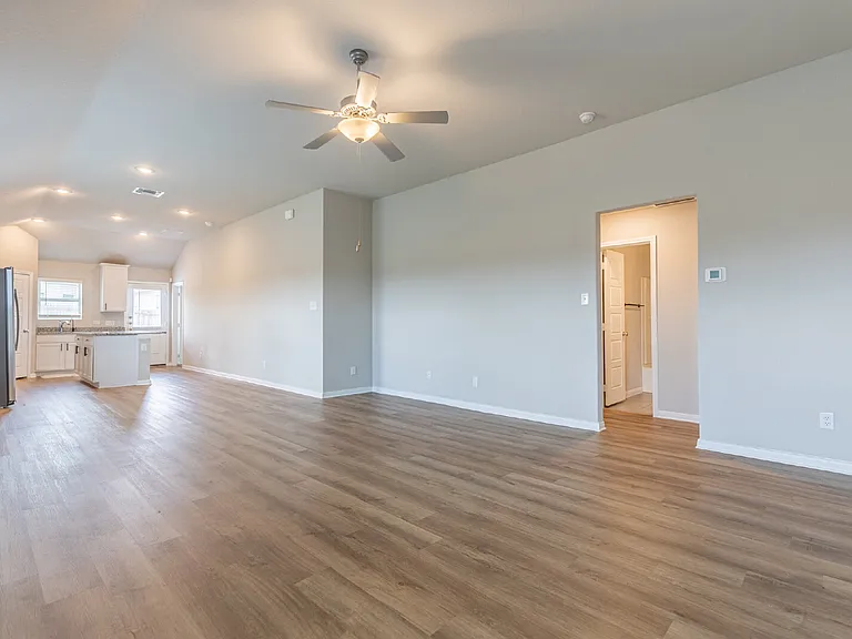 6418 Willow Point Blvd — Photo 3