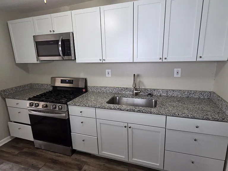 11289 Chalmers Ave — Photo 13