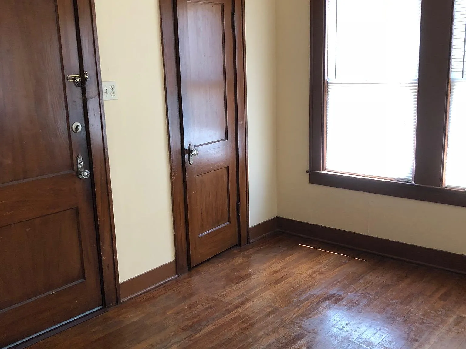 4023 Woodleigh St — Photo 4