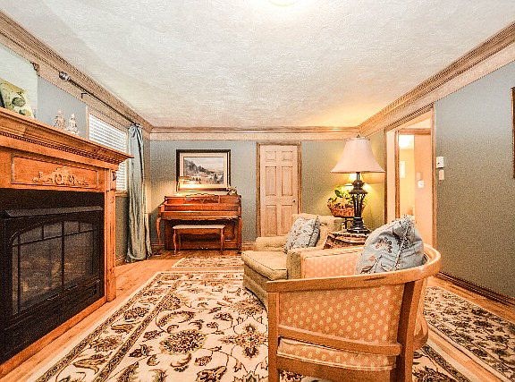 5th image of 322 Montcliffe Dr