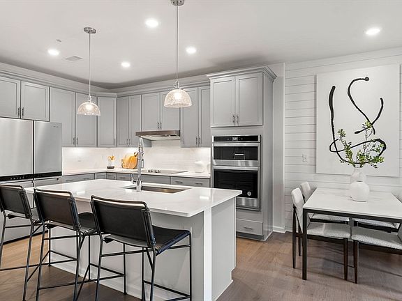 2nd image of 7 Green St #1212