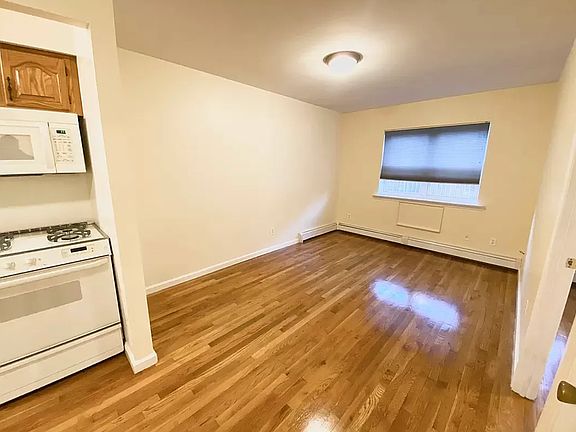 4th image of 2820 41st St APT 1