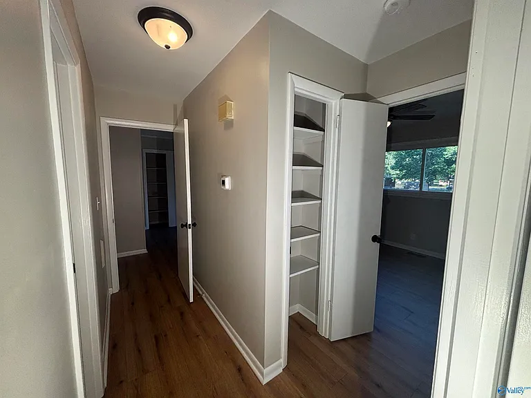 510 Clift Dr — Photo 13