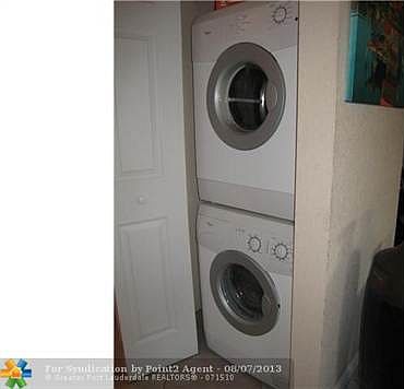 5th image of 1400 NE 18th St APT 2