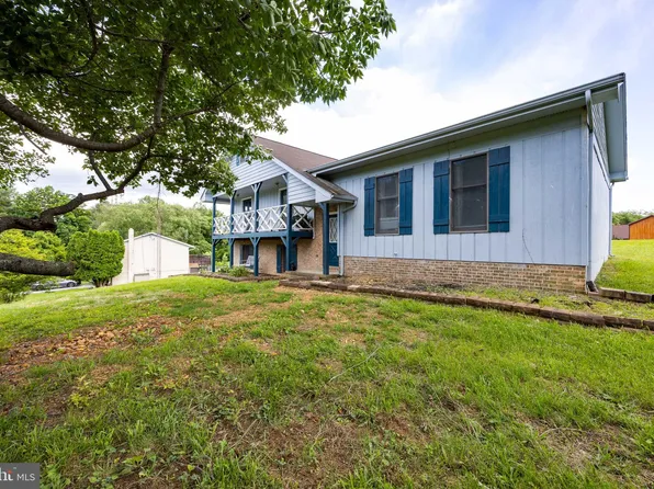 189 Columbia Dr, Kearneysville, WV 25430