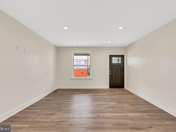 3rd image of 5709 Master St