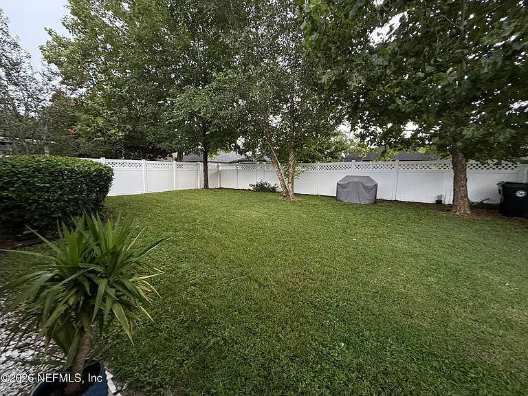 686 Glendale Ln — Photo 26