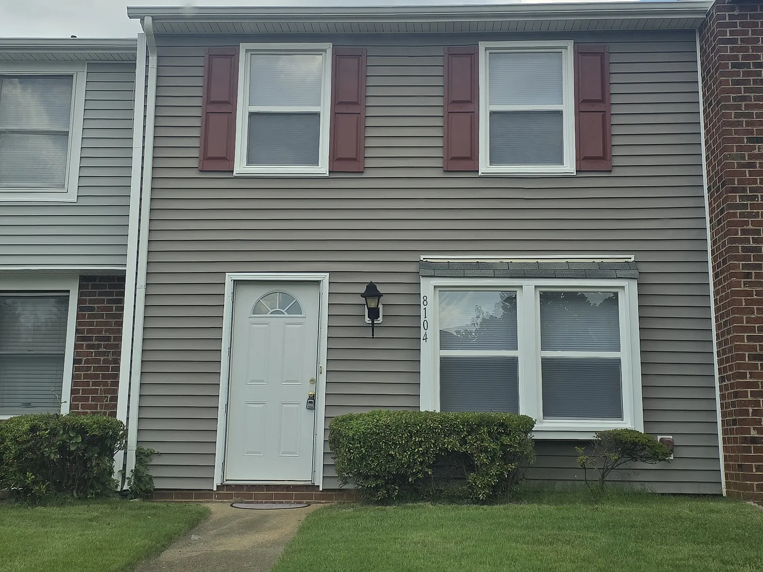 3 bed, 1.5 bath, 1216 sqft, $1,900 — Photo 1