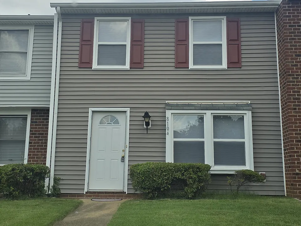 8104 Clovertree Ct