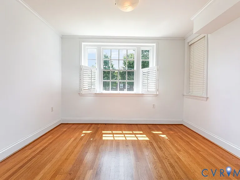 24 W Locke Ln #1 — Photo 3