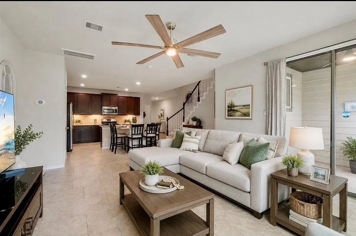 3 bed, 2.5 bath, 2009 sqft, $2,475 — Photo 4