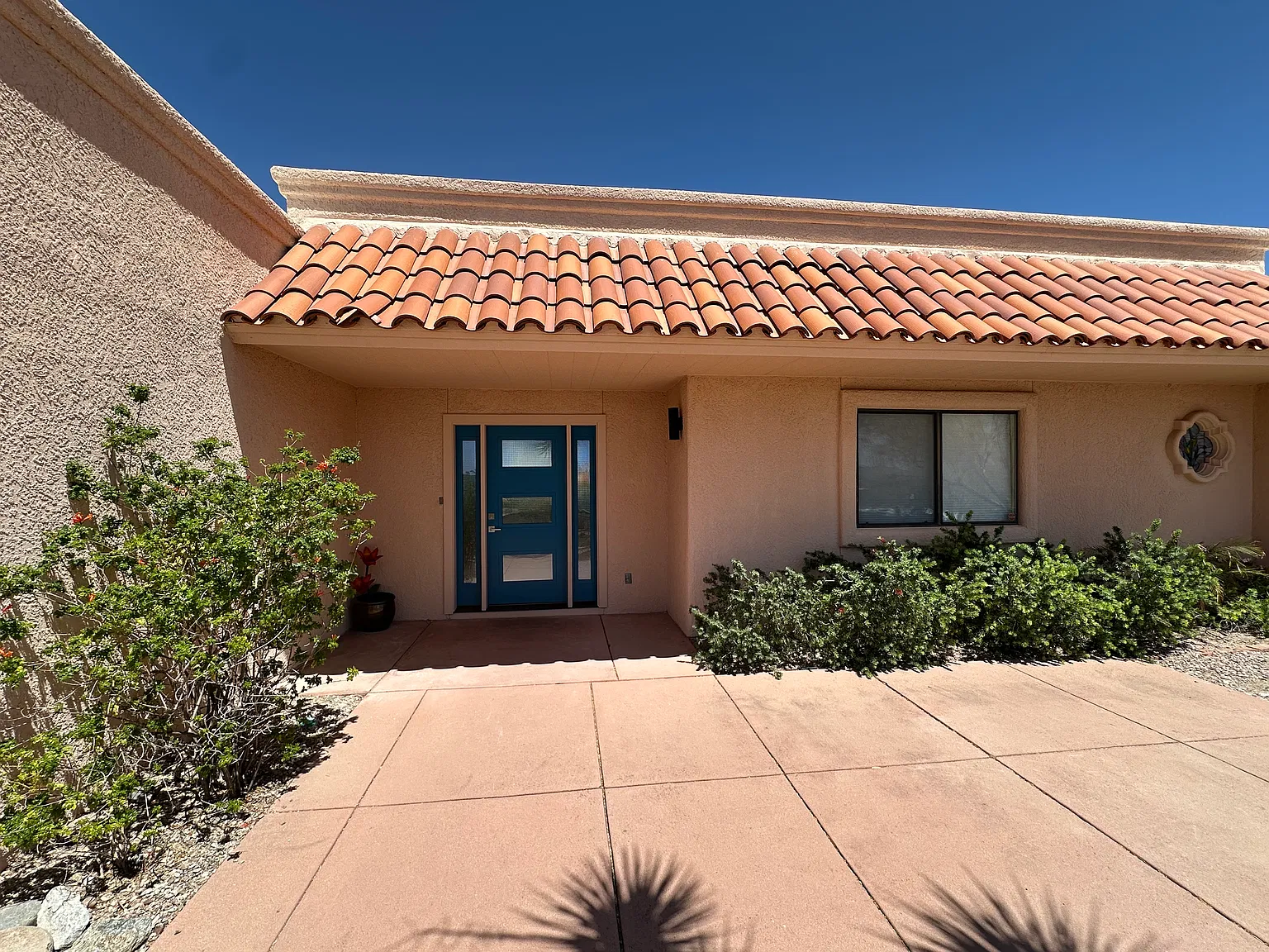 3 bed, 1965 sqft, $3,000 — Photo 2