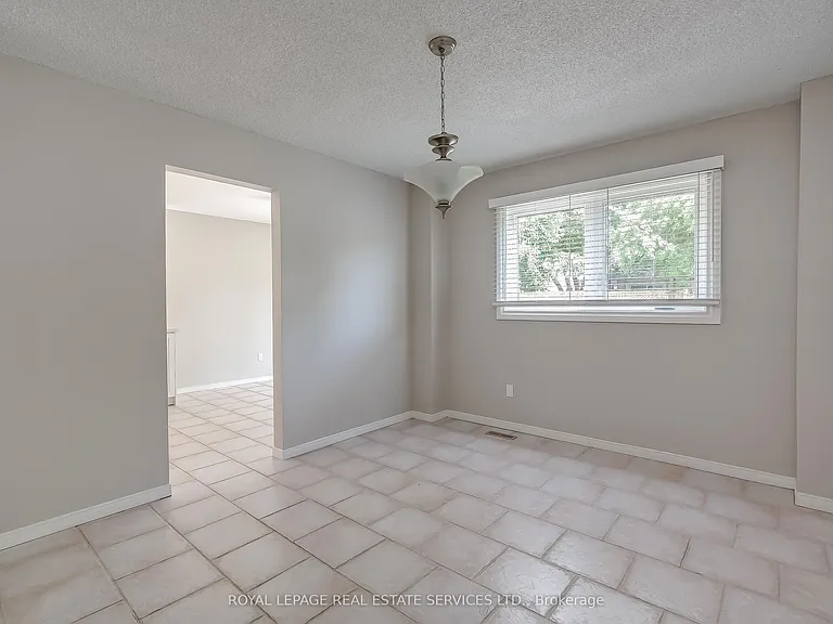 265 Mississaga St — Photo 13