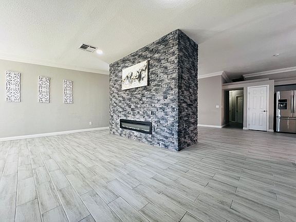 3rd image of 1404 Indian Hedge Dr