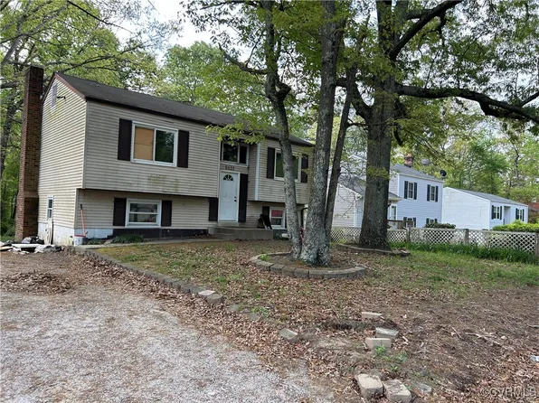 9431 Lost Forest Dr, North Chesterfield, VA 23237