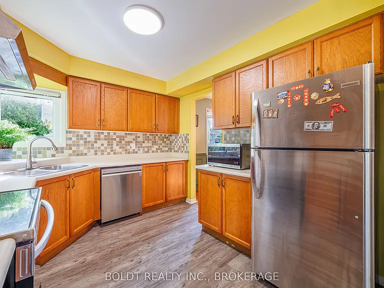 64 Carmine Cres — Photo 10