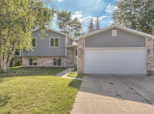 5146 Spinning Wheel Dr, Grand Blanc, MI 48439