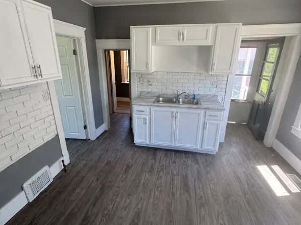 642 F St, Lorain, OH 44052