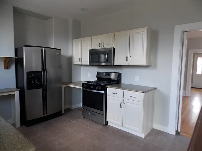 Stainless Steel Appliances & Granite Counters