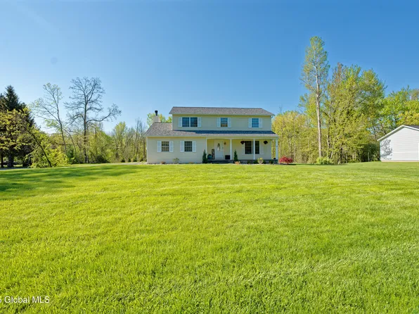 2 Queensbury Court, Clifton Park, NY 12065