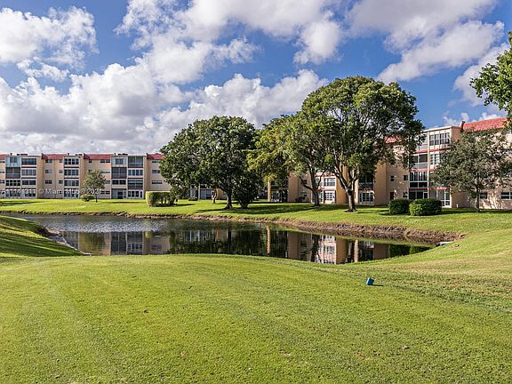 3rd image of 1040 Country Club Dr APT 209