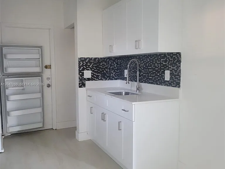 715 SW 6th St #1-2 — Photo 5