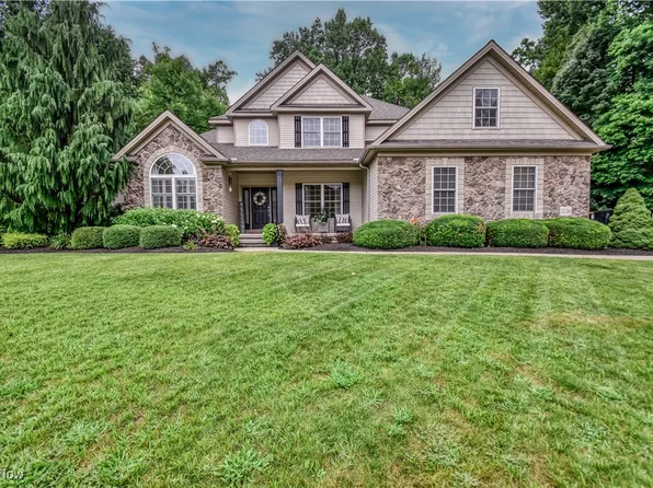 5736 Silvertree Ct, Madison, OH 44057