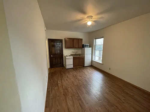 635 Howard Pl Photo 1