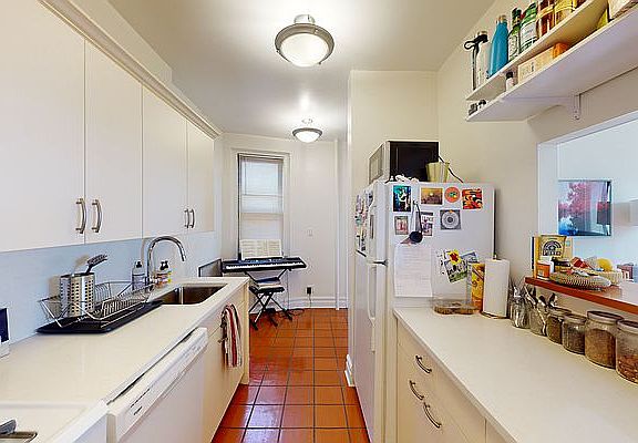3rd image of 199 Bleecker St APT 7