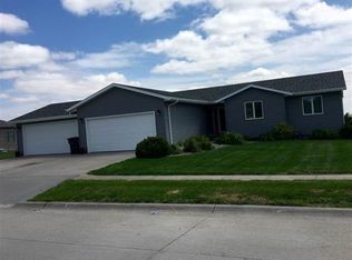 1323 8th St, Gibbon, NE 68840