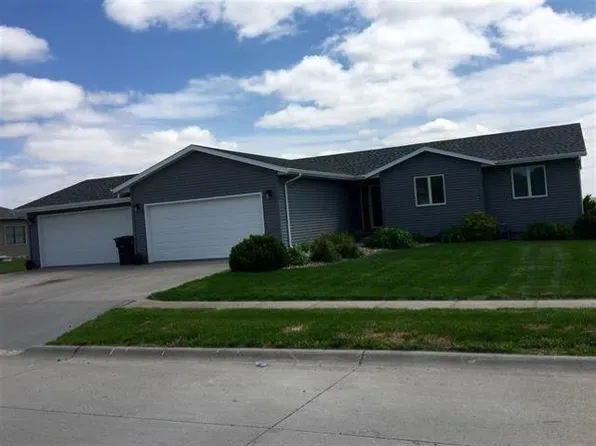 1323 8th St, Gibbon, NE 68840