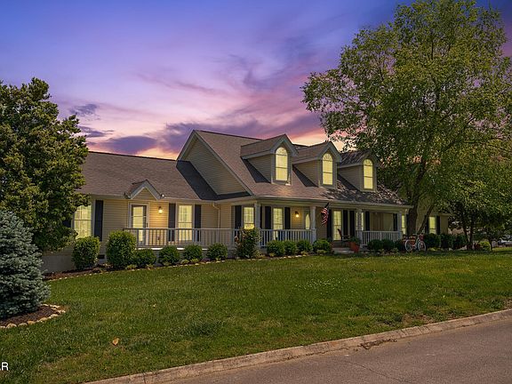 2nd image of 884 River Cliff Dr