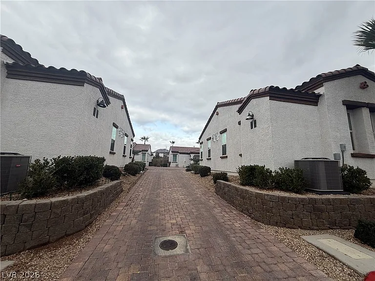 1542 Tilman Ln — Photo 13