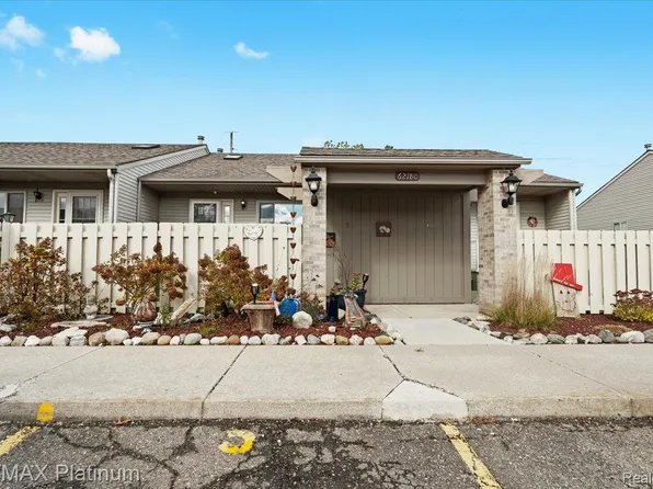 62180 Arlington Cir Unit 5, South Lyon, MI 48178