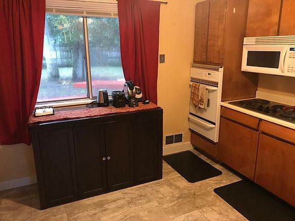 3rd image of 1204 N Garland St