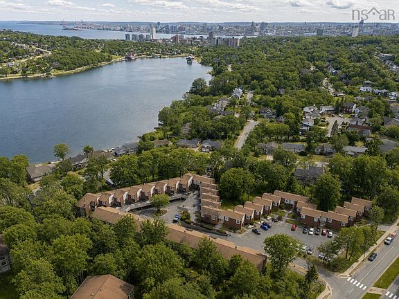 3rd image of 32 Garden Court Ter