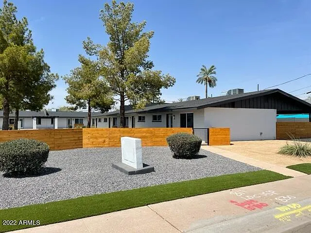 2 bed, 1.0 bath, 900 sqft, $1,695 — Photo 2