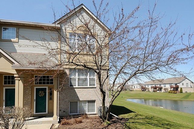 1st image of 2726 Woodmere Dr