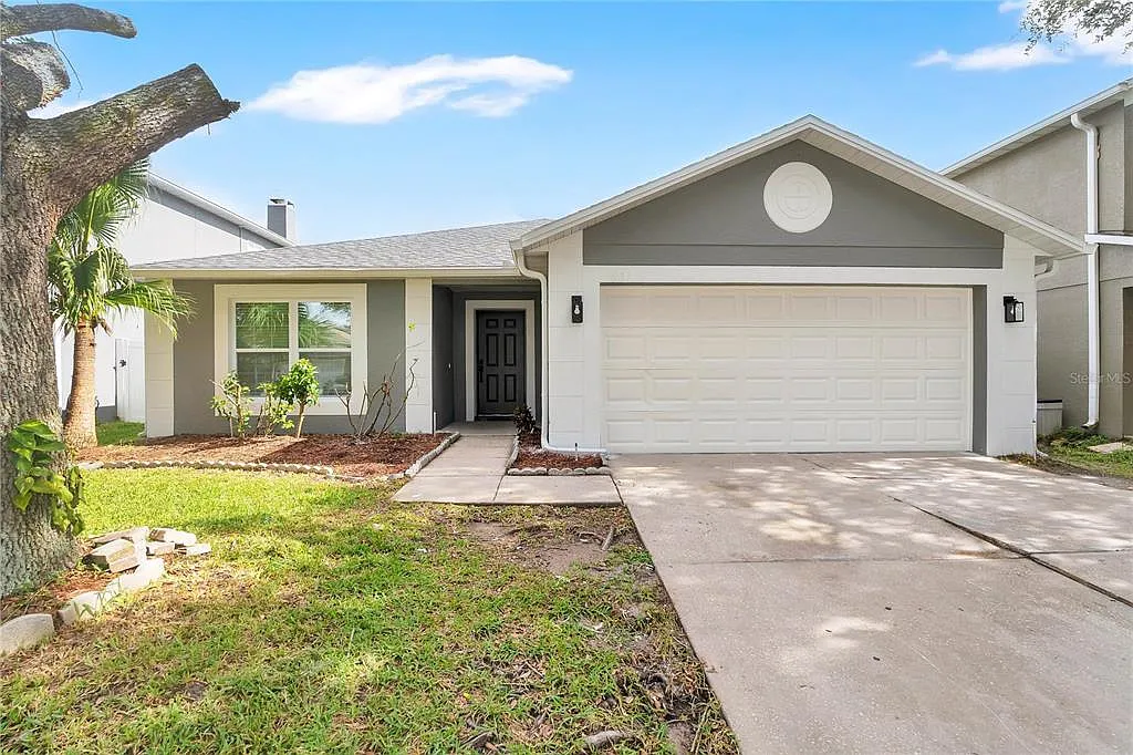 3 bed, 2.0 bath, 1692 sqft, $2,500 — Photo 2