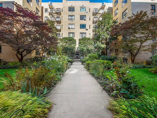 255 West 23rd Street image 7 of 8