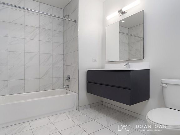 5th image of 520 N Michigan Ave #604