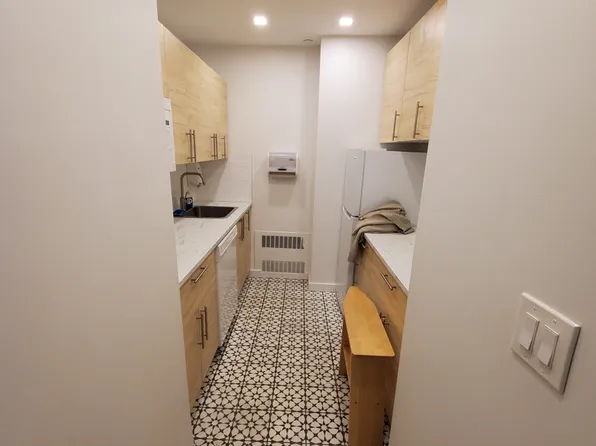 415 East 37th Street image 27 of 30